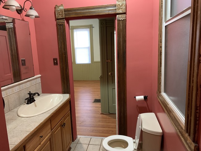 Building Photo - 719 Savannah Ave