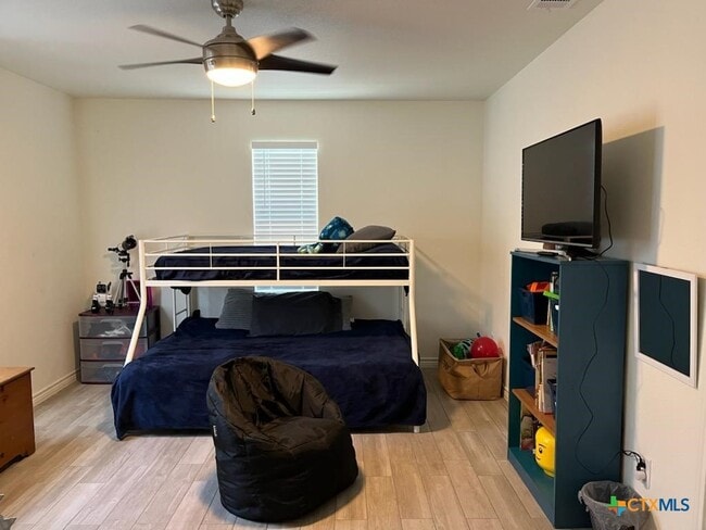 Building Photo - 907 E 3rd St