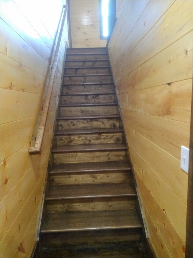 Building Photo - 63 Redwood Ln