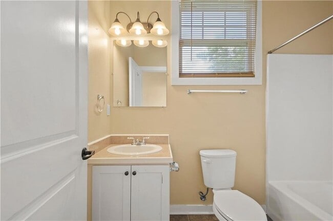 Building Photo - 1921 Benton St