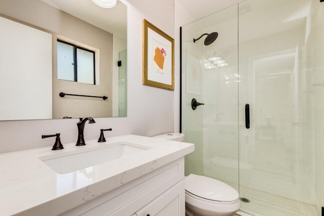 Building Photo - 16 W Geneva Dr