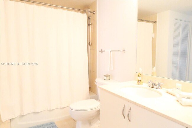 Building Photo - 1750 N Bayshore Dr