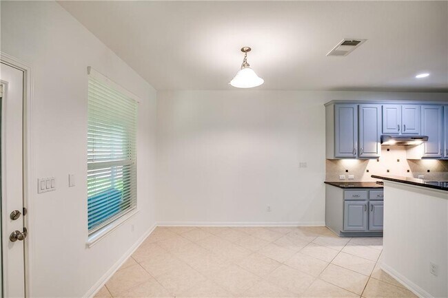 Building Photo - 401 Ridgetop Bend