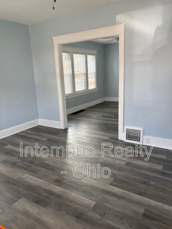 Building Photo - 306 Maplewood Ave