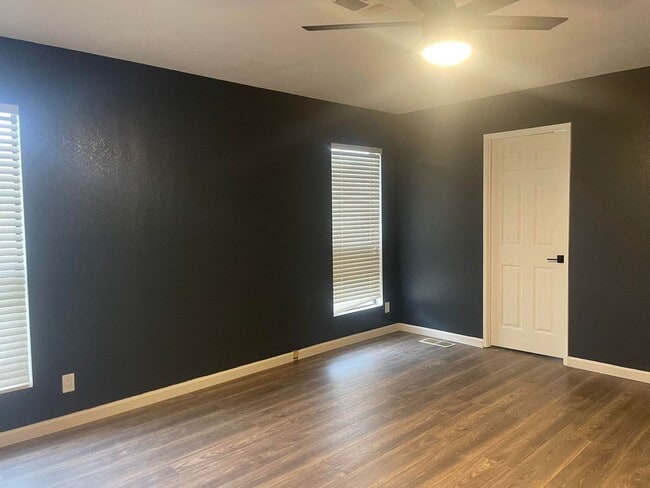 Building Photo - Beautifully remodeled Two Bedroom Two Bath...