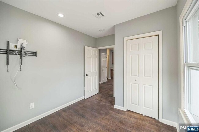 Building Photo - 541 Union Ave