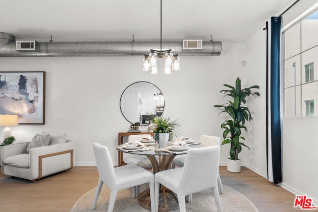 Building Photo - 5350 Playa Vista Dr