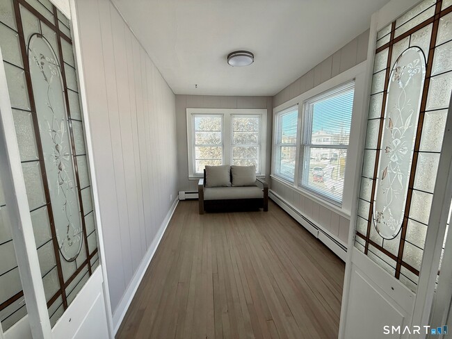 Building Photo - 24 Cross St