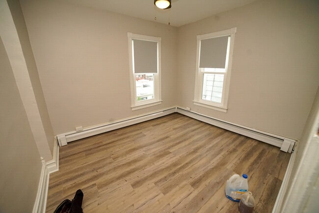 Building Photo - 2130 Glendale Ave