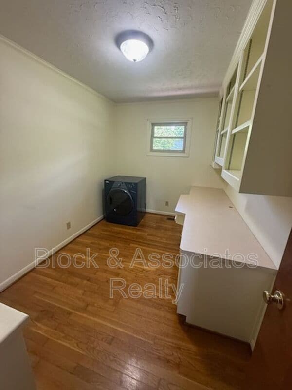 Building Photo - 304 Swaim St