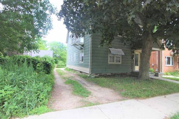 Building Photo - 1213 Gilson St