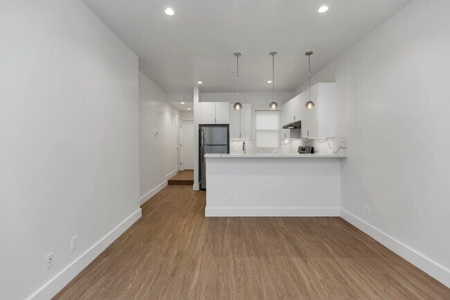 Building Photo - 1424 Valencia