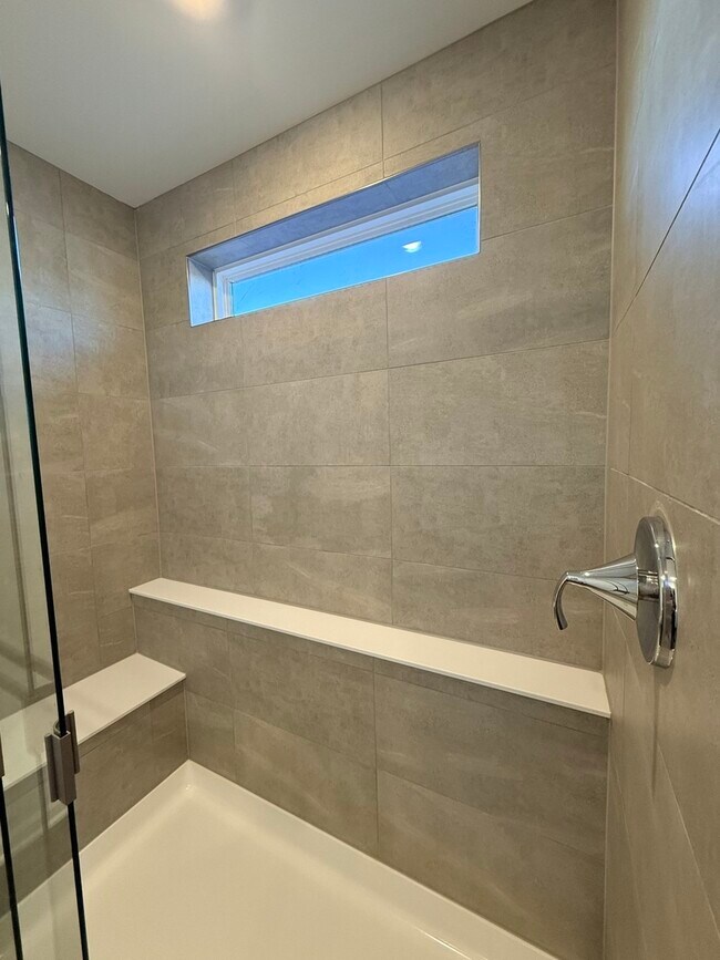 Building Photo - 15141 S Hepworth Pl