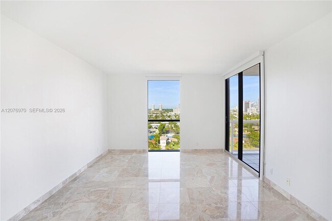Building Photo - 3600 Yacht Club Dr
