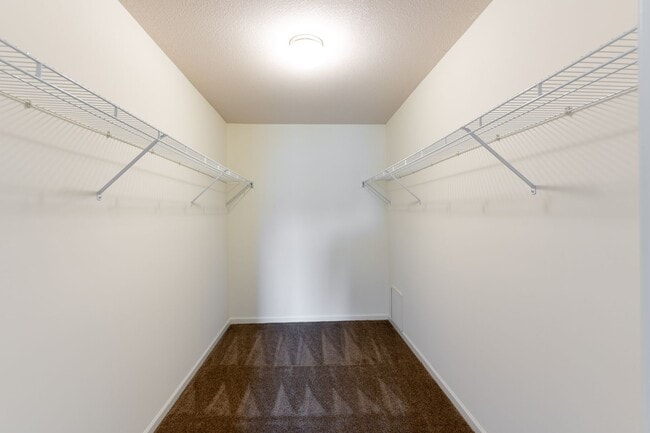 Building Photo - Huge 3 Bedroom, 2 Bath Town Home in SW Col...