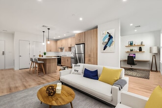 Building Photo - 1151 Walnut St