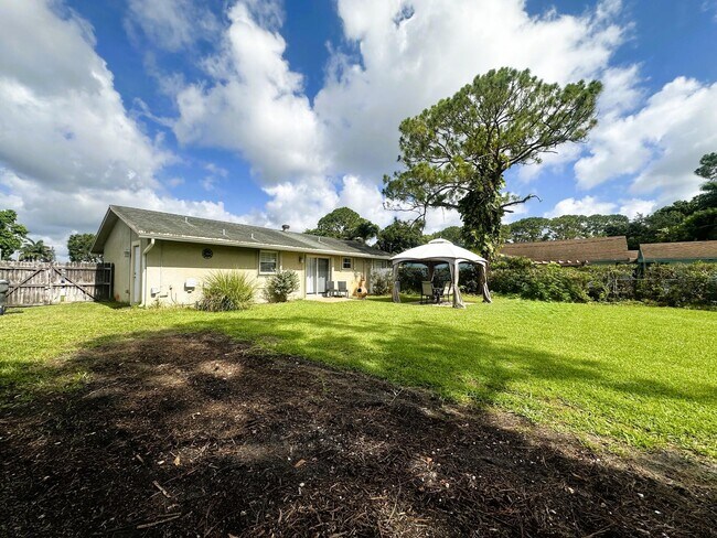 Building Photo - 5586 3rd Rd