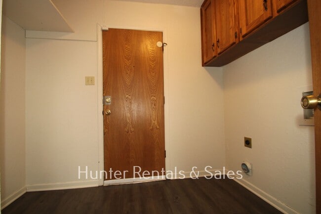 Building Photo - Country Trails Classic!