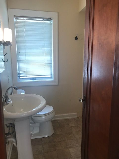 1st floor bath - 2953 Moss St