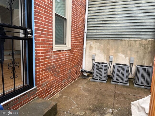 Building Photo - 2620 Brown St