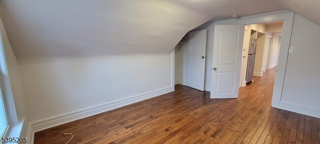 Building Photo - 18 Olive St