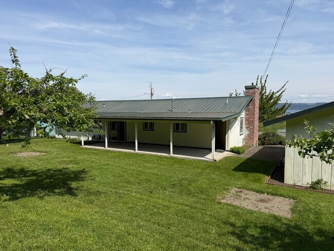 Building Photo - Harrington Lagoon Water View Home!