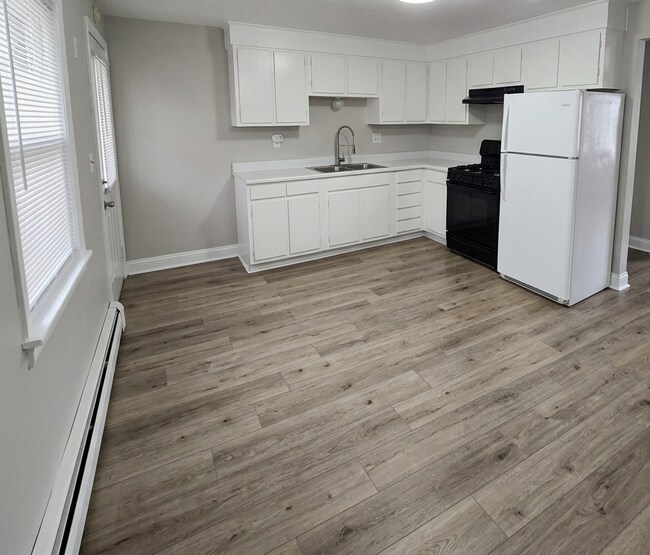 Building Photo - 2015-2017 Corbin Ave