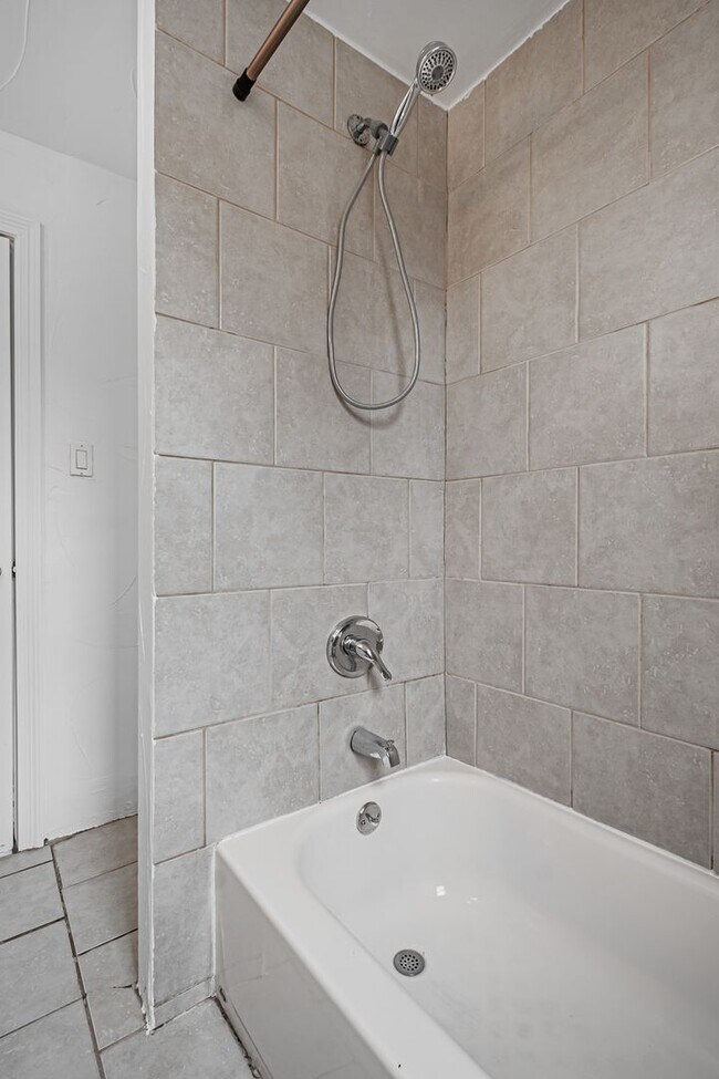 Building Photo - 4BD, 2BA Sun Valley Home with Large Driveway for Parking