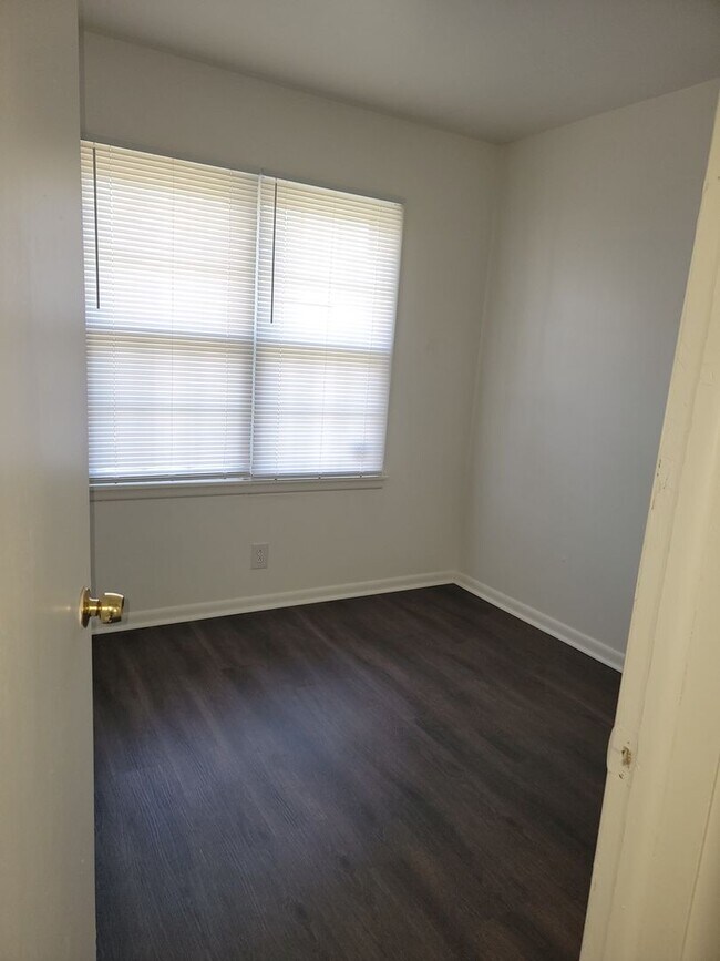 Building Photo - 4501 E Linwood Blvd