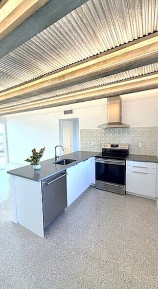 Kitchen - 151 N Orlando Ave