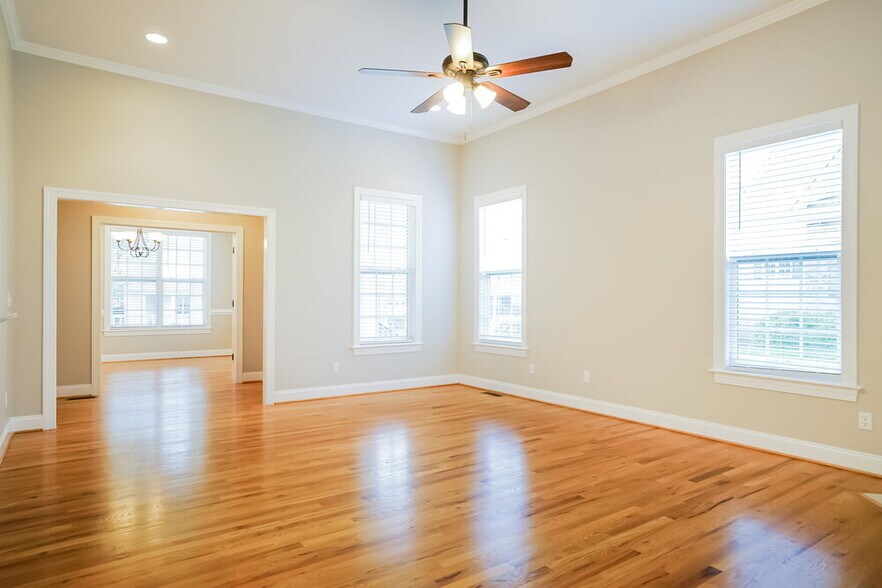Building Photo - 621 Canvas Dr