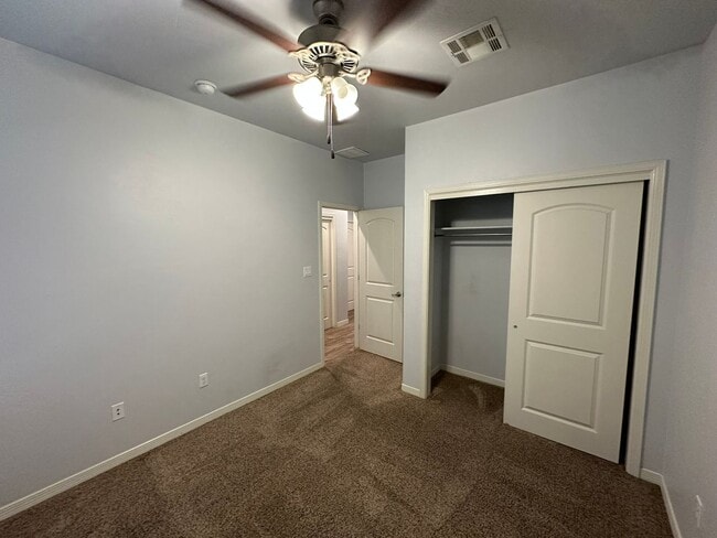 Building Photo - 4 Bed 3 Bath Home