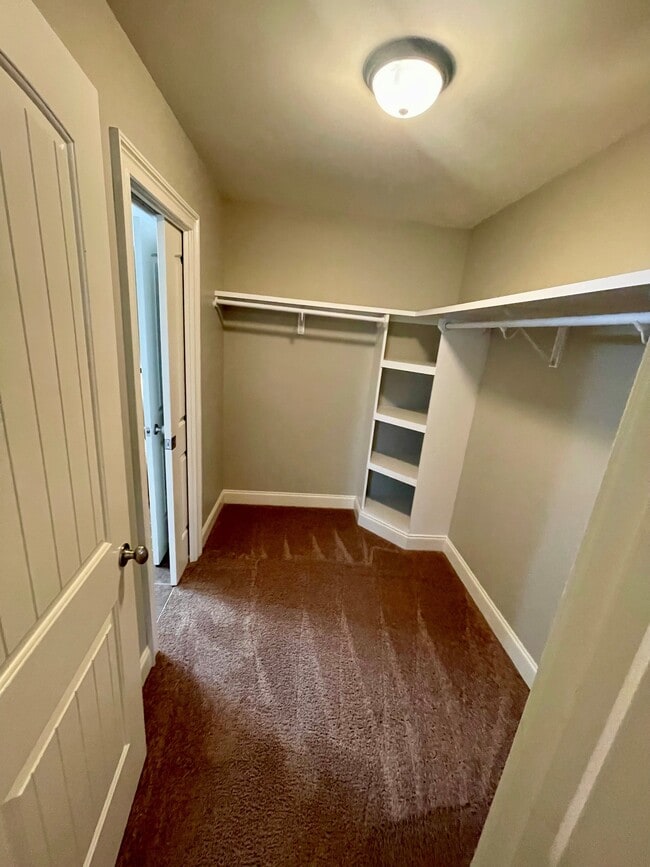 Building Photo - 90 Melison Dr