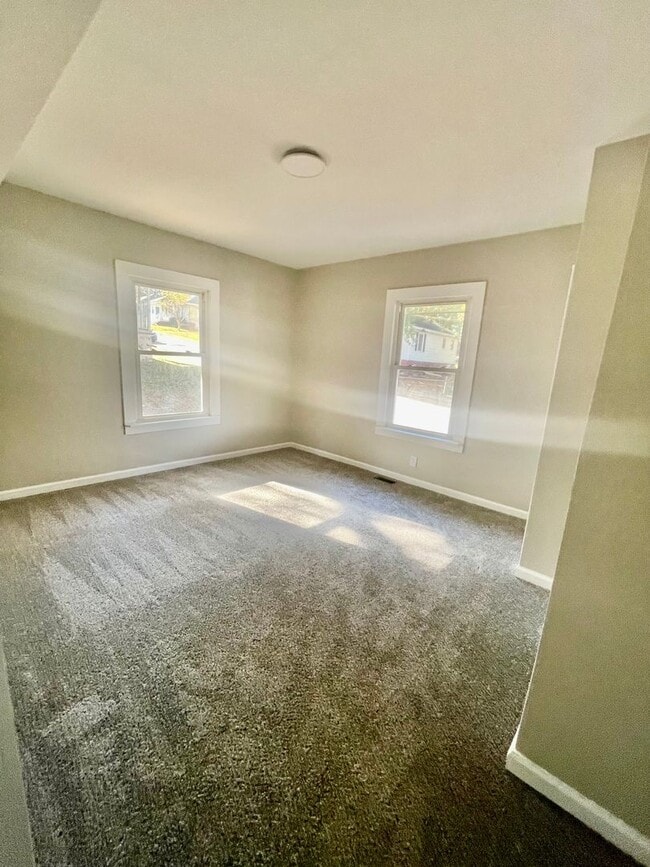 Building Photo - Welcome to this charming 3-bedroom, 1-bathroom home located in the desirable Fort Mill, SC.