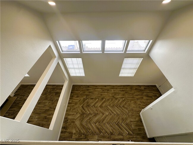 Building Photo - 2183 Polynesia Cir