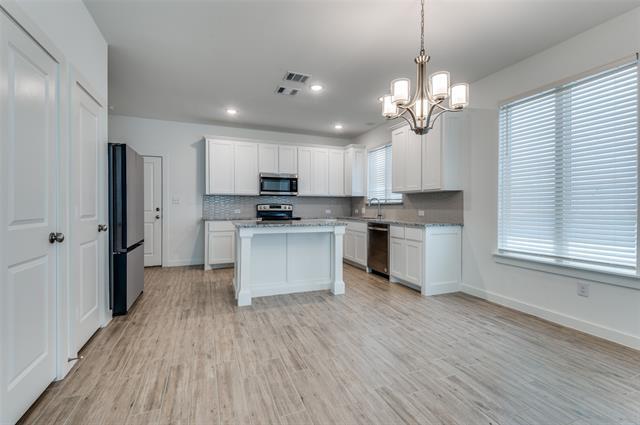 Building Photo - 327 Oakbend Dr
