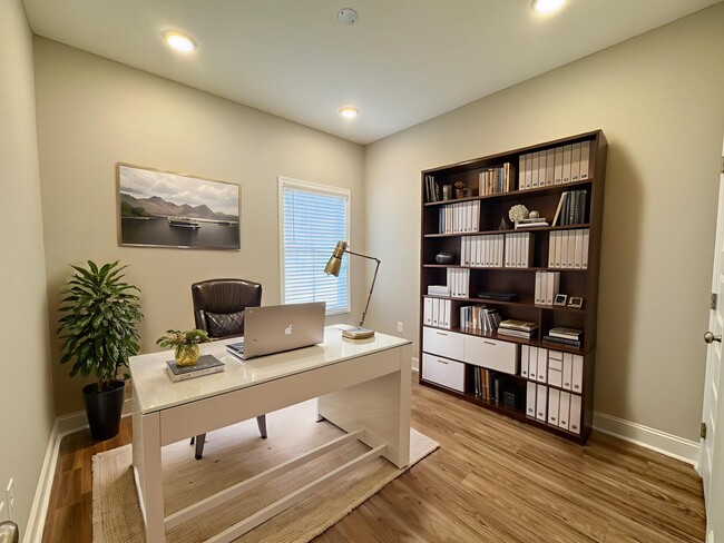 Building Photo - 5007 Cypress Lake Rd