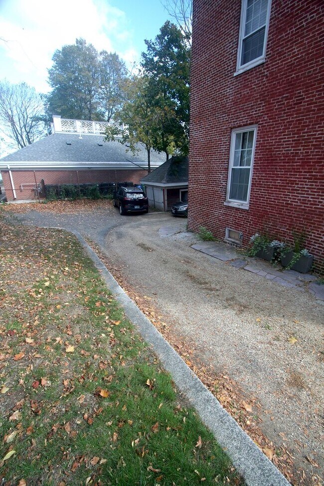 Building Photo - 57 Marcy St