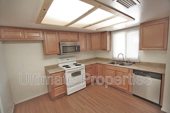 Building Photo - 4821 W Altadena Ave