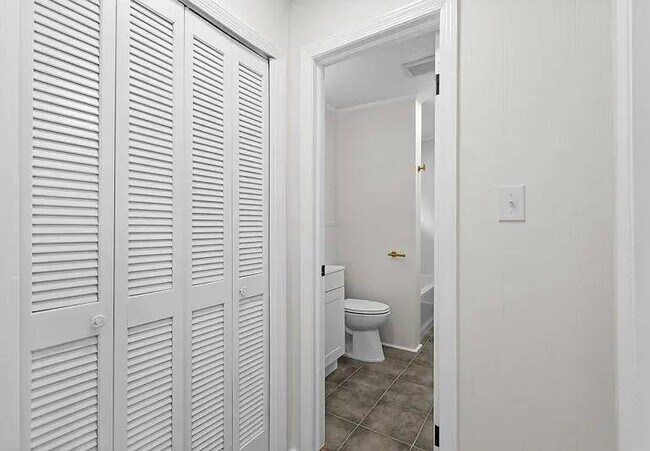 Building Photo - 2308 Elbon Dr