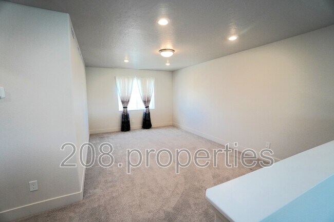 Building Photo - 245 E Caldera St
