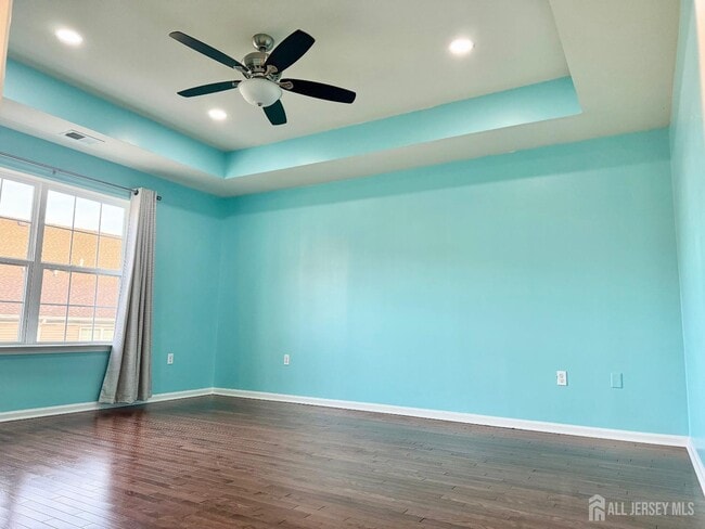 Building Photo - 33 Blair St