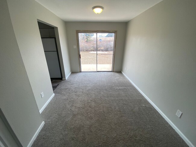 Building Photo - Updated Ranch Style Home