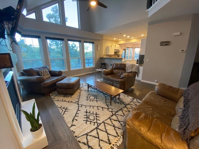 Building Photo - 10 Langley Pl
