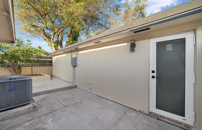 Primary Photo - 4701 SW 104th Ct