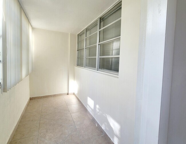 Building Photo - 1333 E Hallandale Beach Blvd