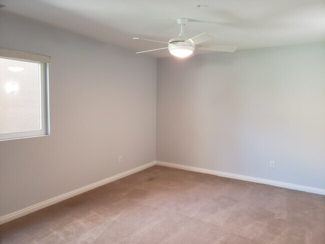 Building Photo - 1655 S Beverly Dr