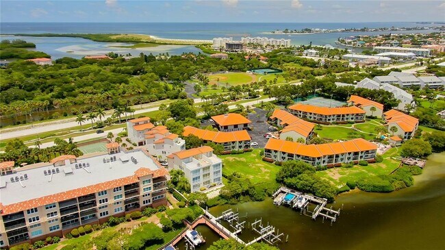 Building Photo - 1575 Pinellas Bayway S