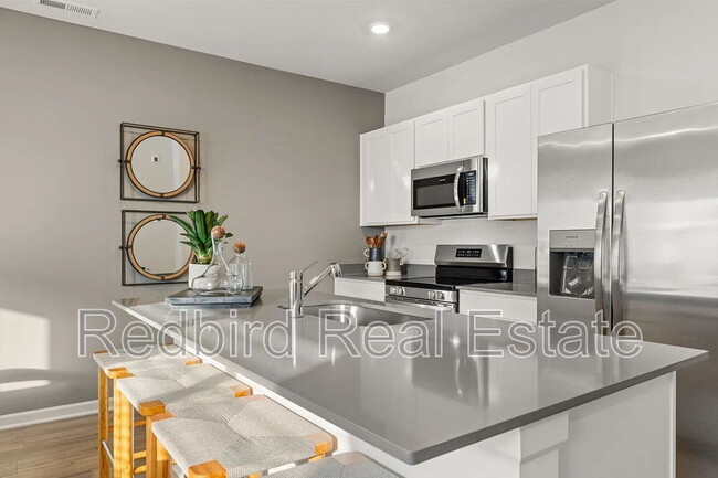 Building Photo - 2008 Acadia Wy