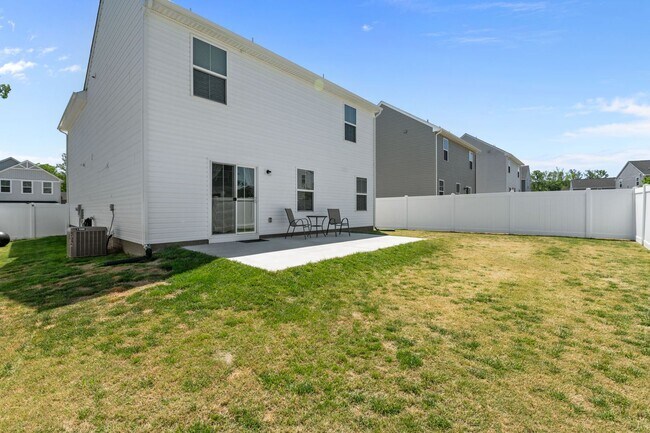Building Photo - Beautiful 4-Bedroom Home with Fenced Backyard & Open Floor Plan!